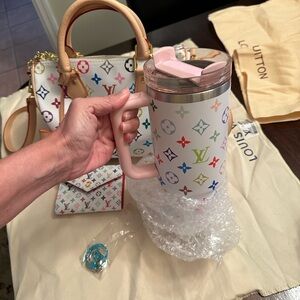 Multicolor Designer Women's Bag
Perfect Christmas gift. Purse,wallet and Stanley